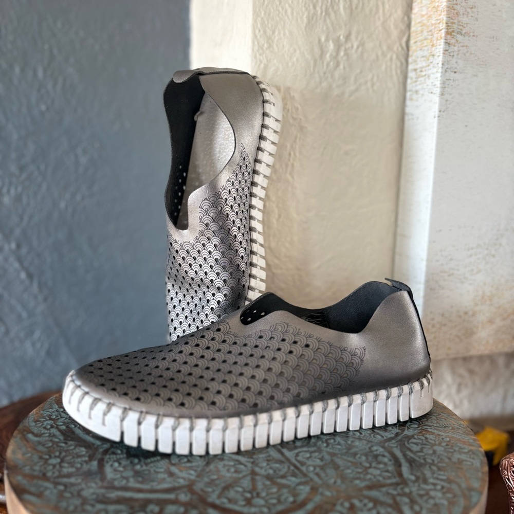 Ilse Jacobsen HORNBAEK Tulip 3576 Slip On Flat in Gunmetal Metallic Size EU 38